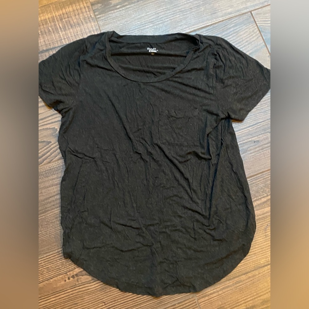 Market & Spruce Dark Gray Short Tee